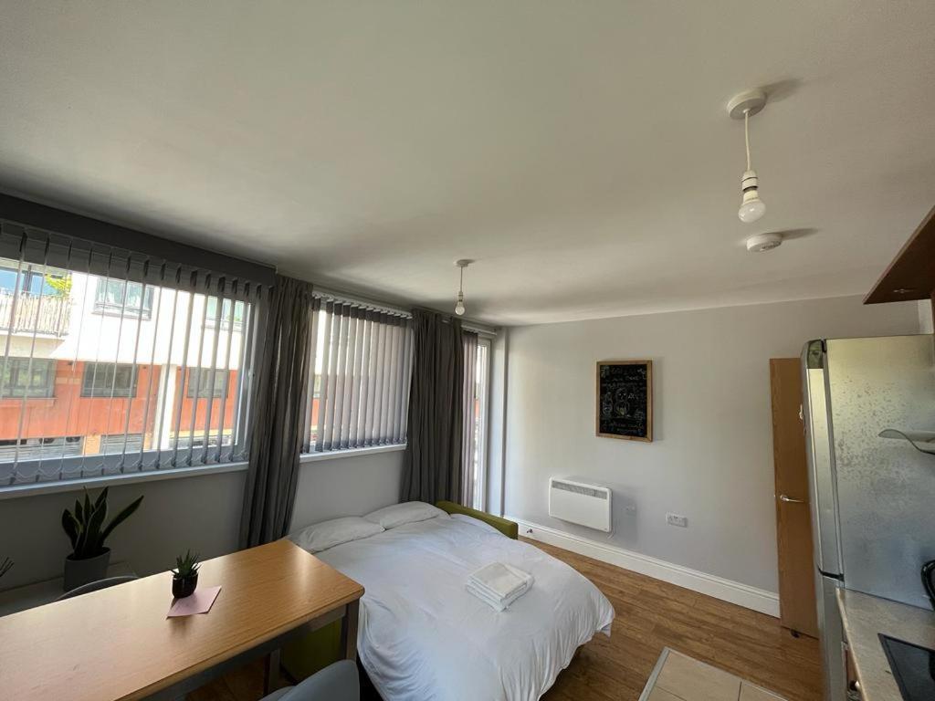 London Modern Flat Near Transports Leilighet Eksteriør bilde