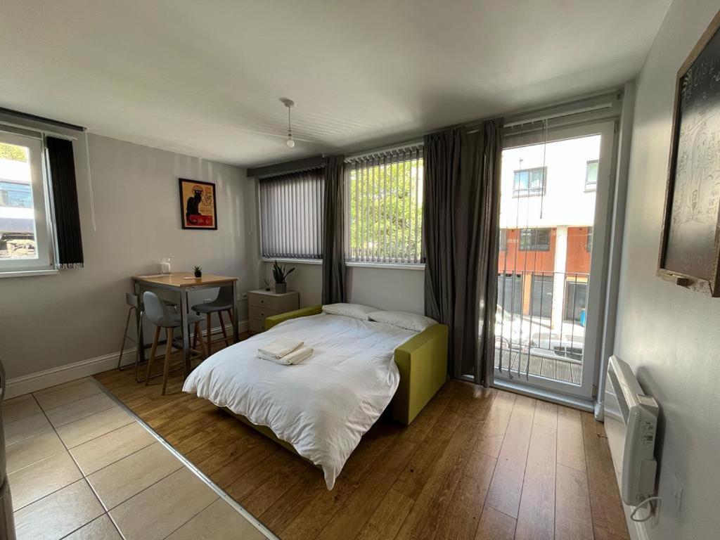 London Modern Flat Near Transports Leilighet Eksteriør bilde